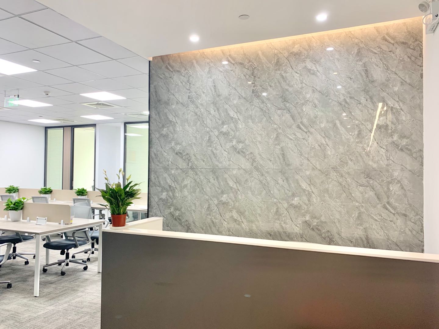 陆家嘴新上海国际大厦出租277平带装修办公室